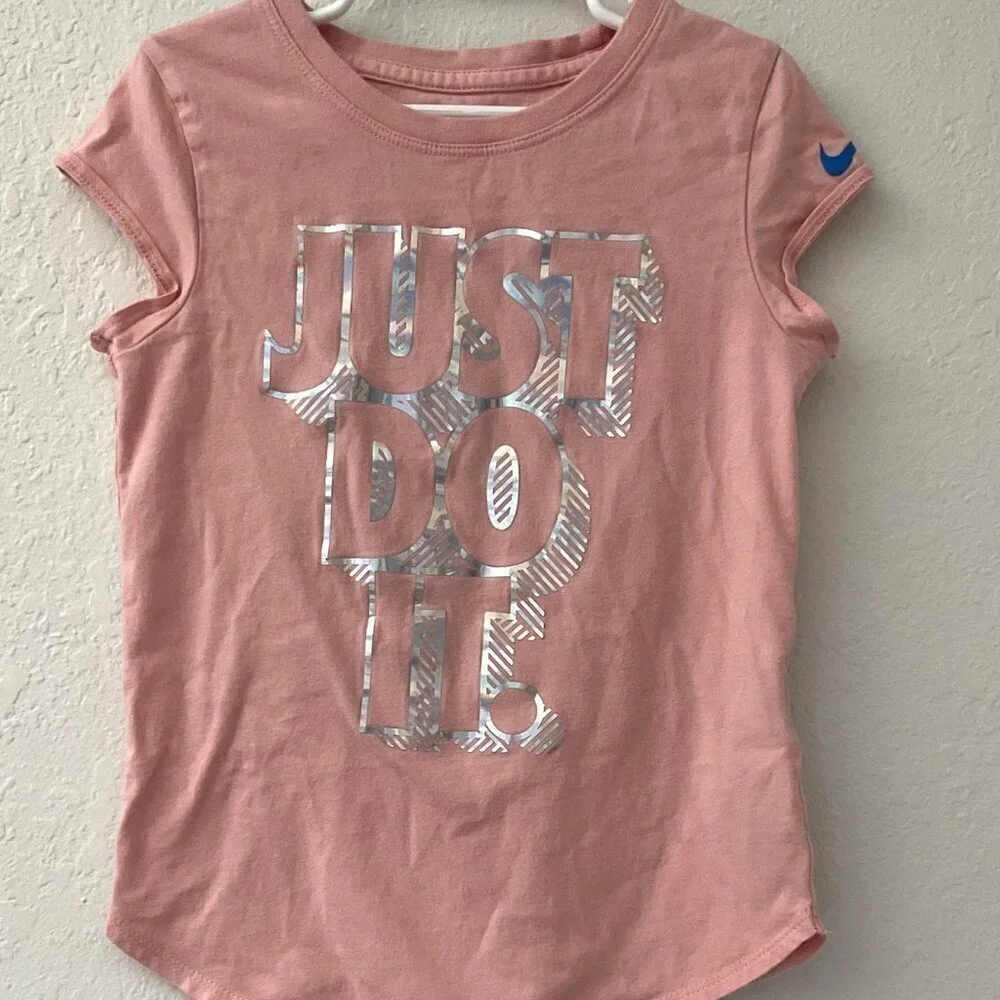 NIKE ATHLETIC CUT THE NIKE TEE SHIRT